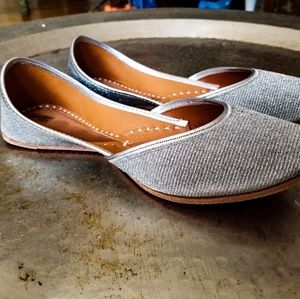 🍒NEW! Beautiful Silver/Leather Zebidah Slip-ons